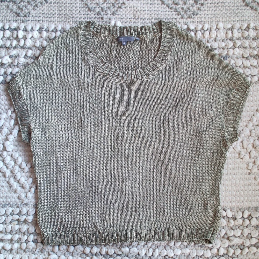 Vince. Gold Metallic Knit Down Sleeve Short Sleeve Top Size Medium - Picture 2 of 5